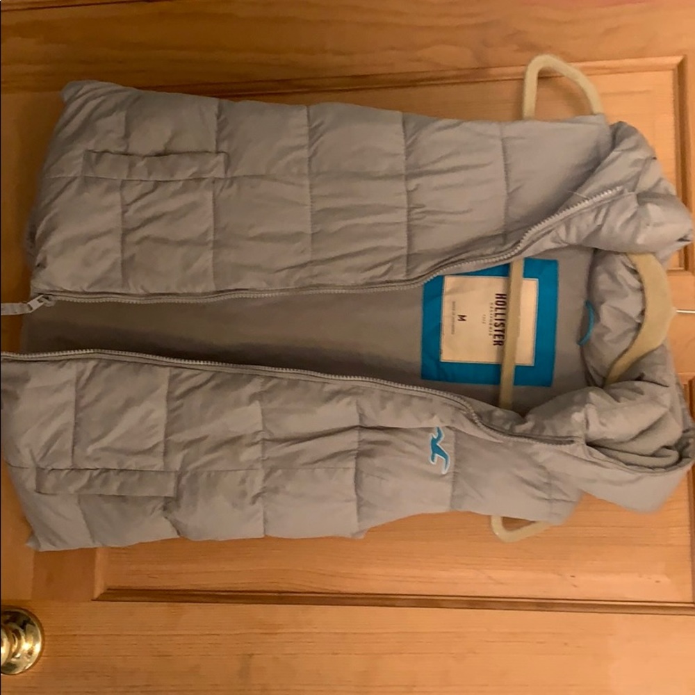 Hollister Puffer Vest!